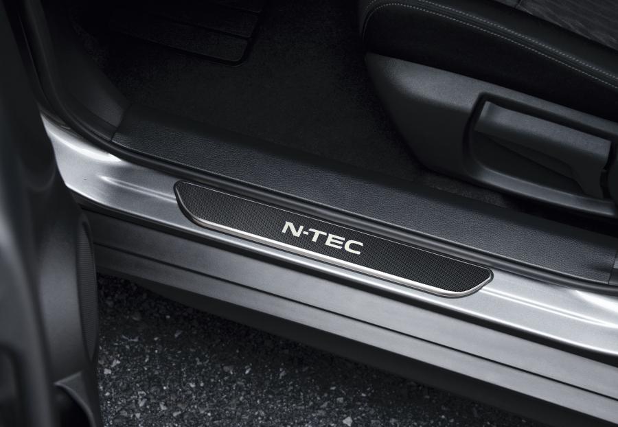 Детали интерьера Nissan X-Trail N-Tec (T32) 2020 года  (фото 2 из 5)